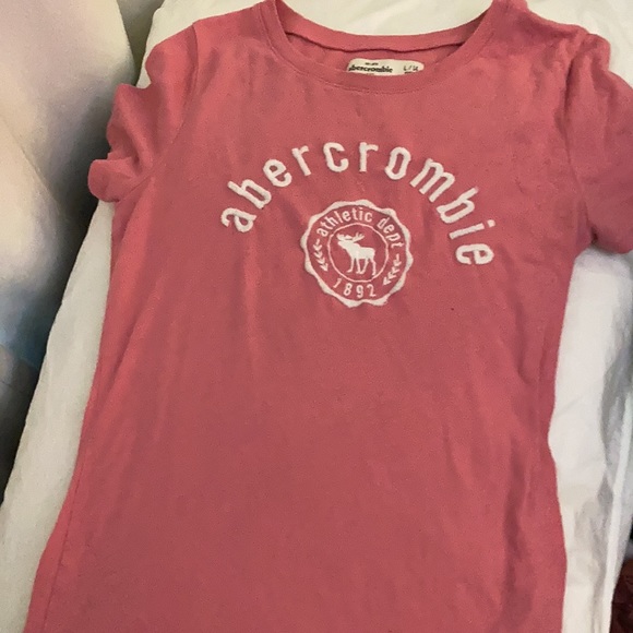 Pink a&f tee - Picture 2 of 3